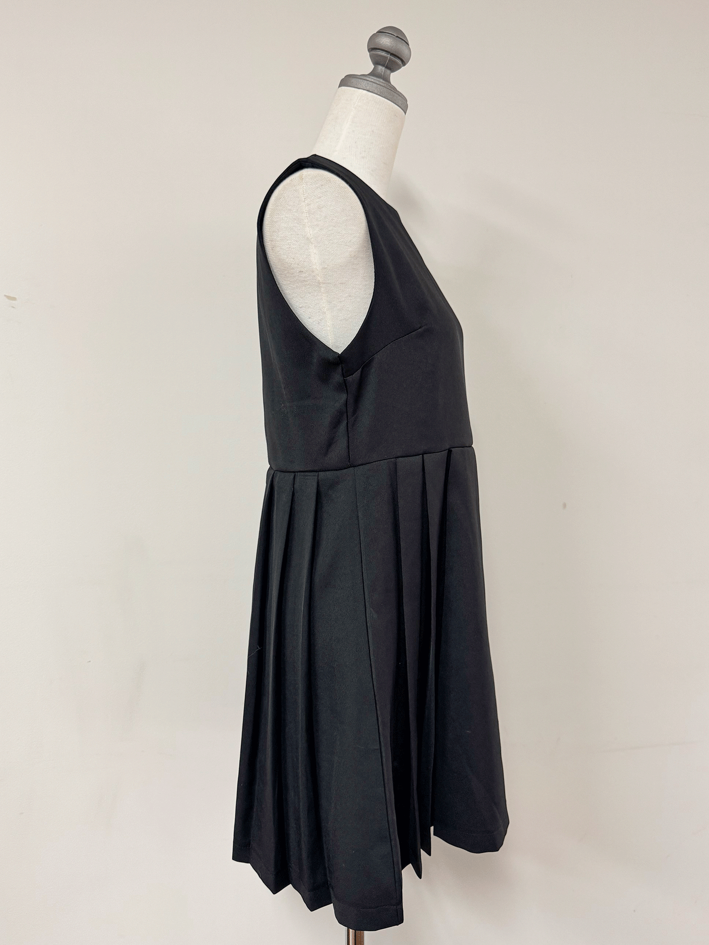 プリーツワンピース