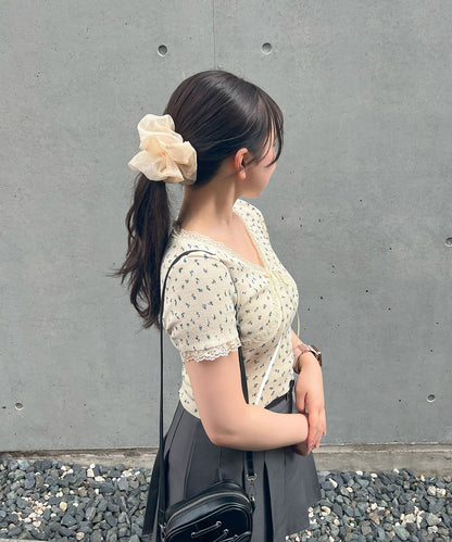 【Official限定販売】Vネック小花柄半袖ニット