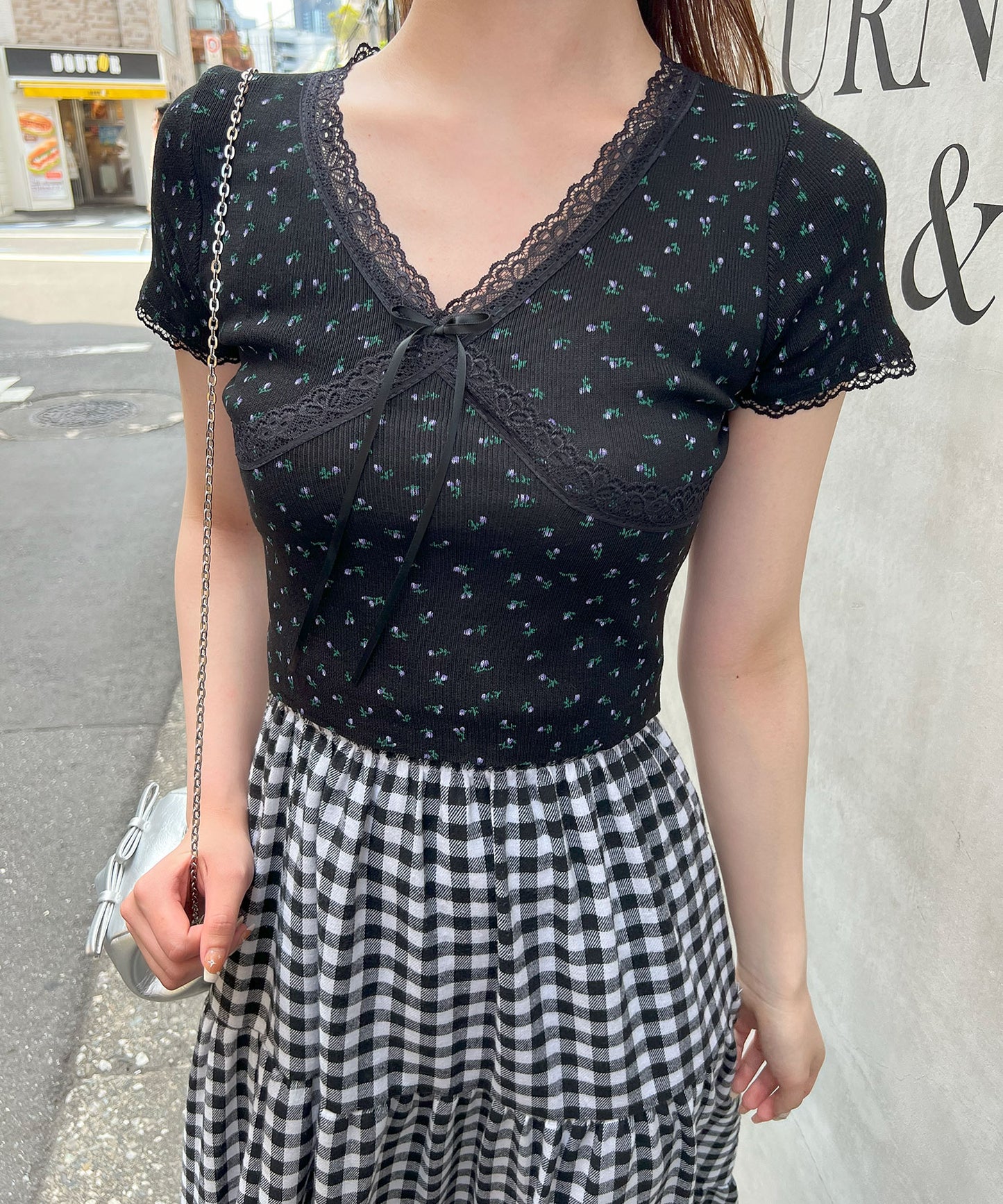 【Official限定販売】Vネック小花柄半袖ニット