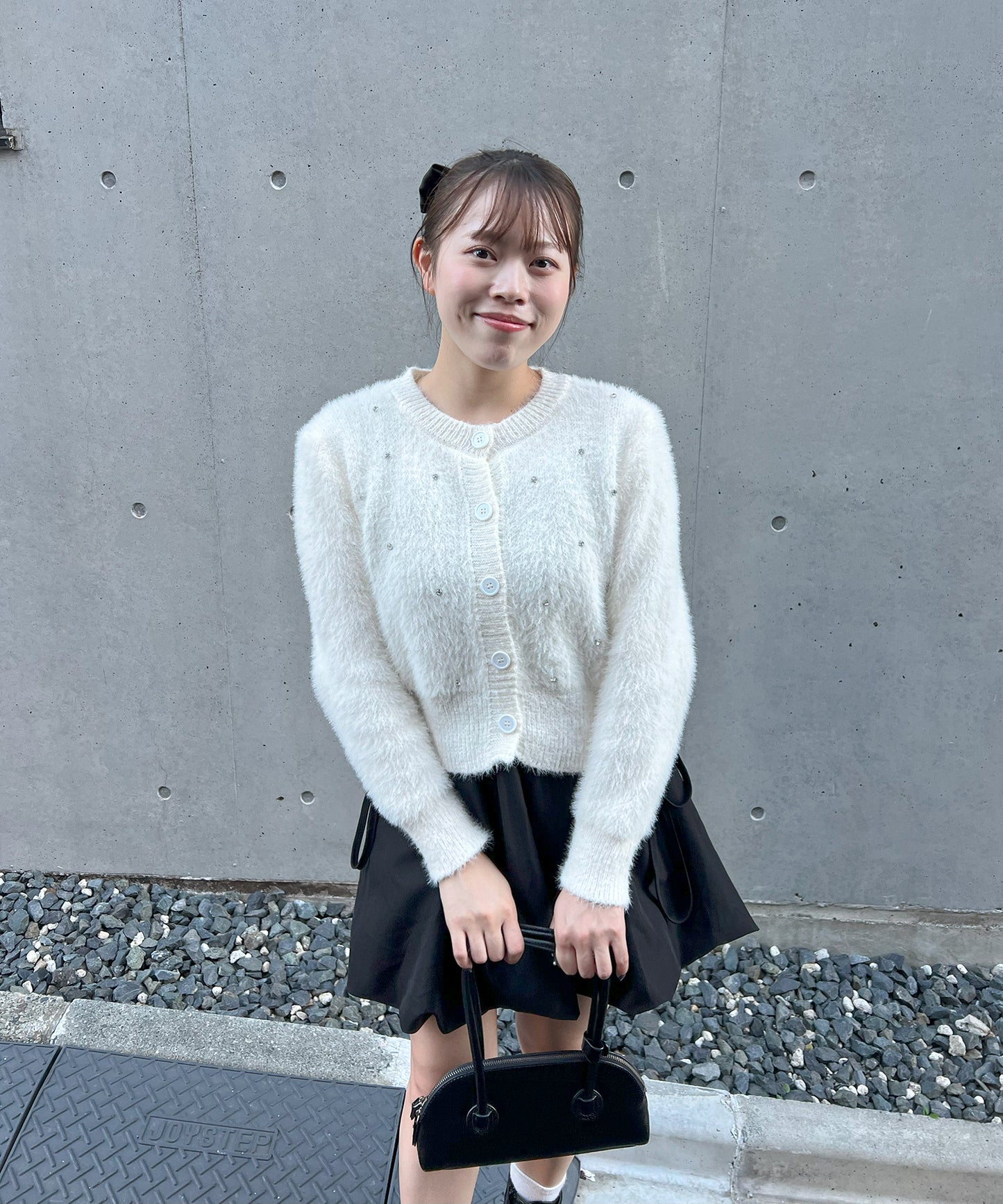 ビジュー付きシャギーニットカーデ