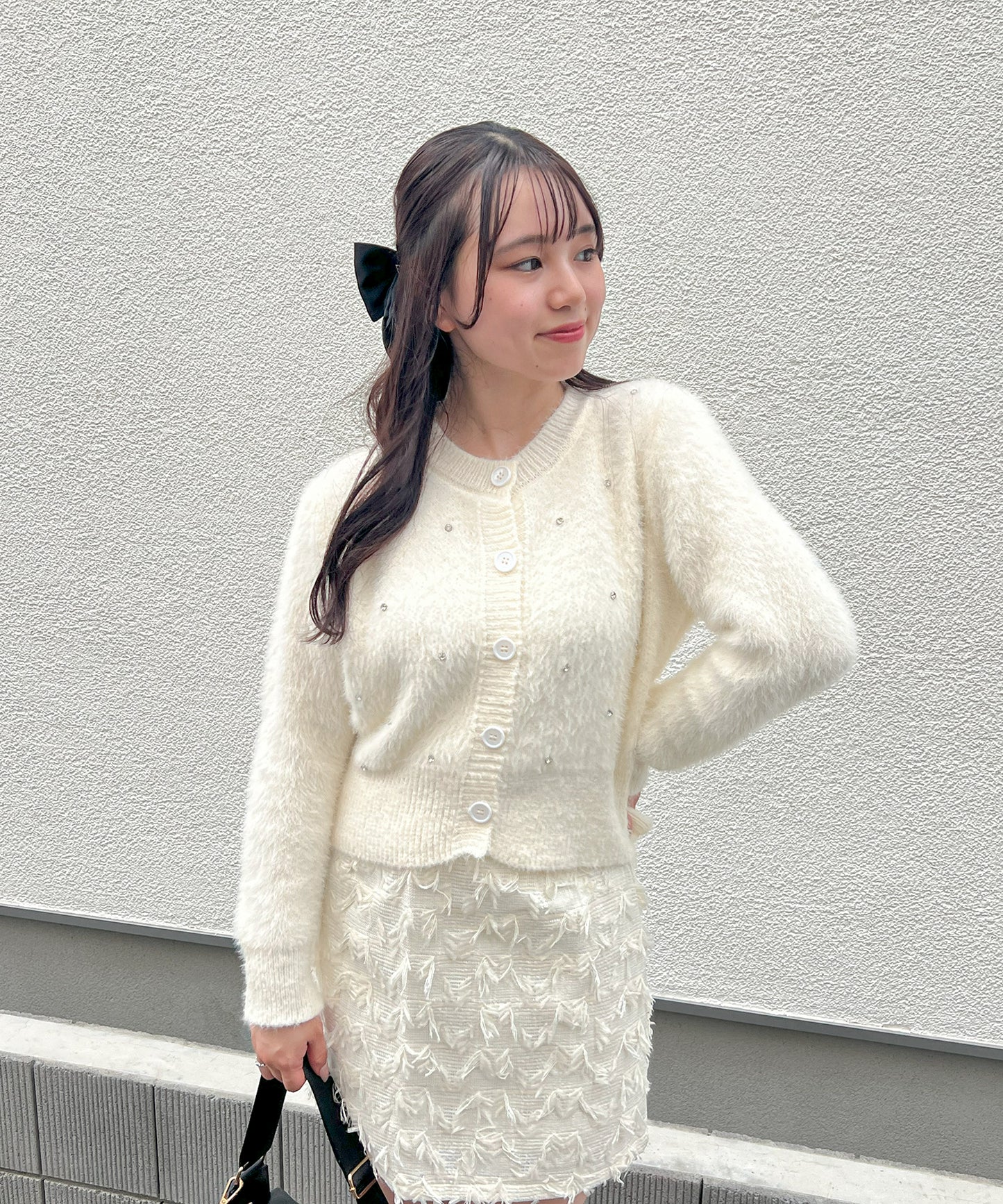 ビジュー付きシャギーニットカーデ