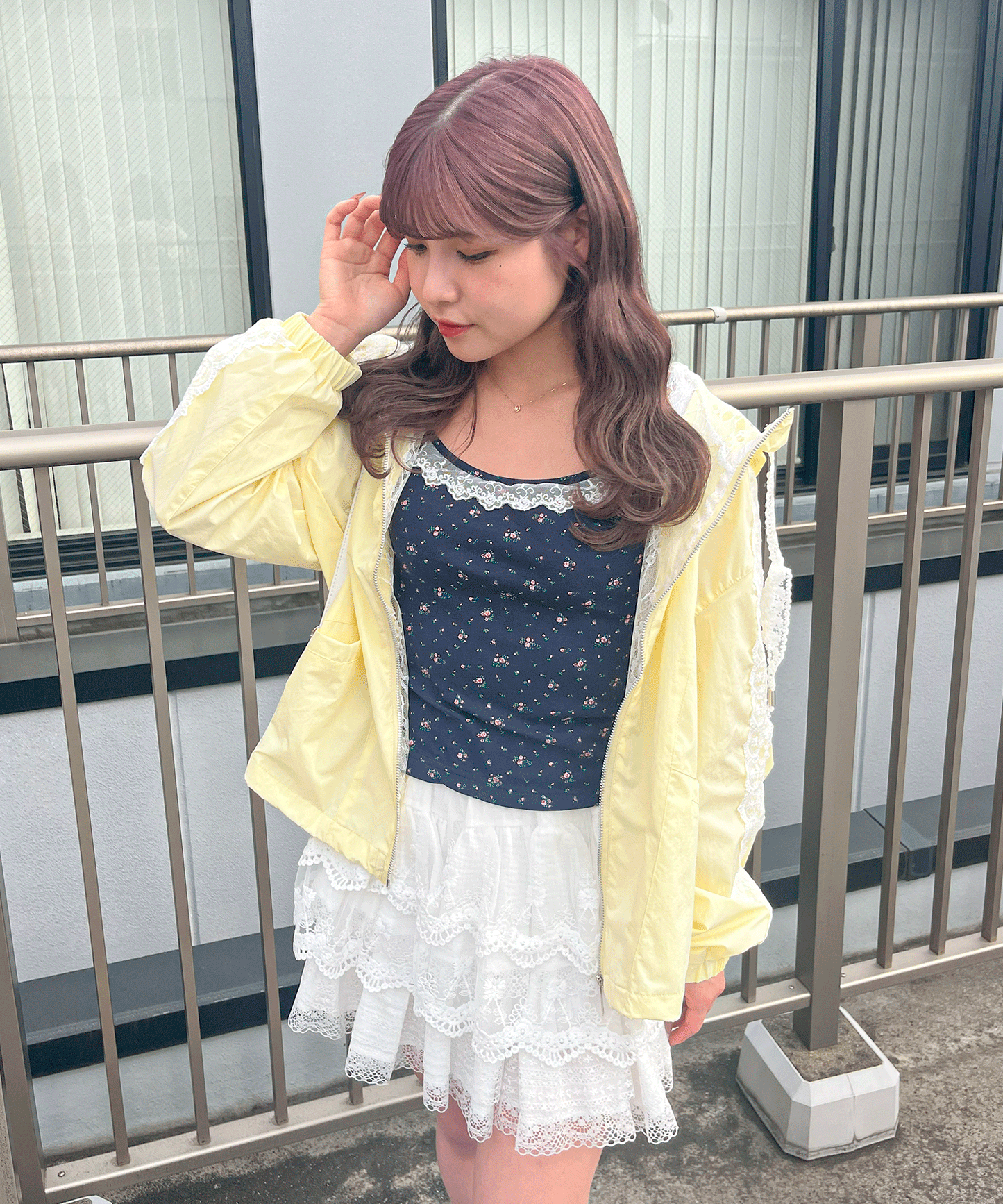 裾レース小花柄キャミソール