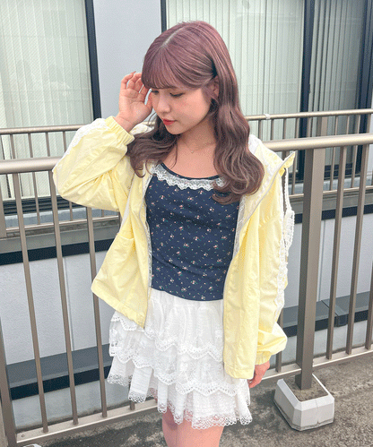 裾レース小花柄キャミソール
