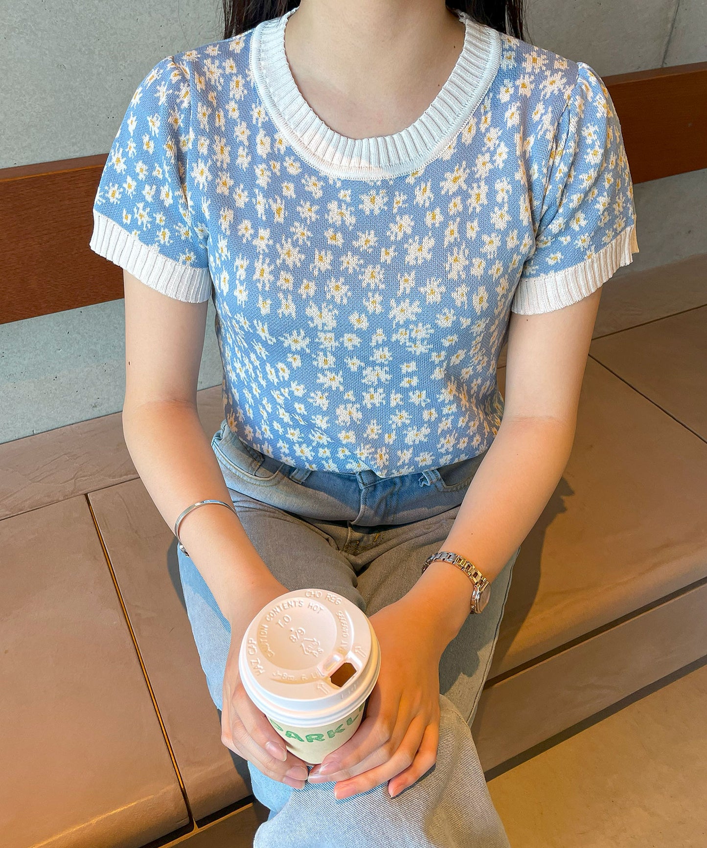 デイジー柄ニット