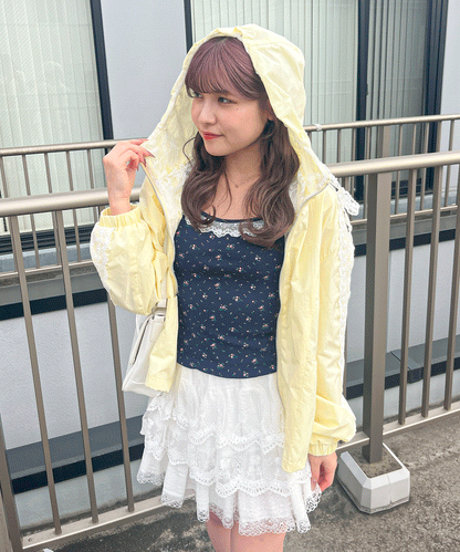 裾レース小花柄キャミソール