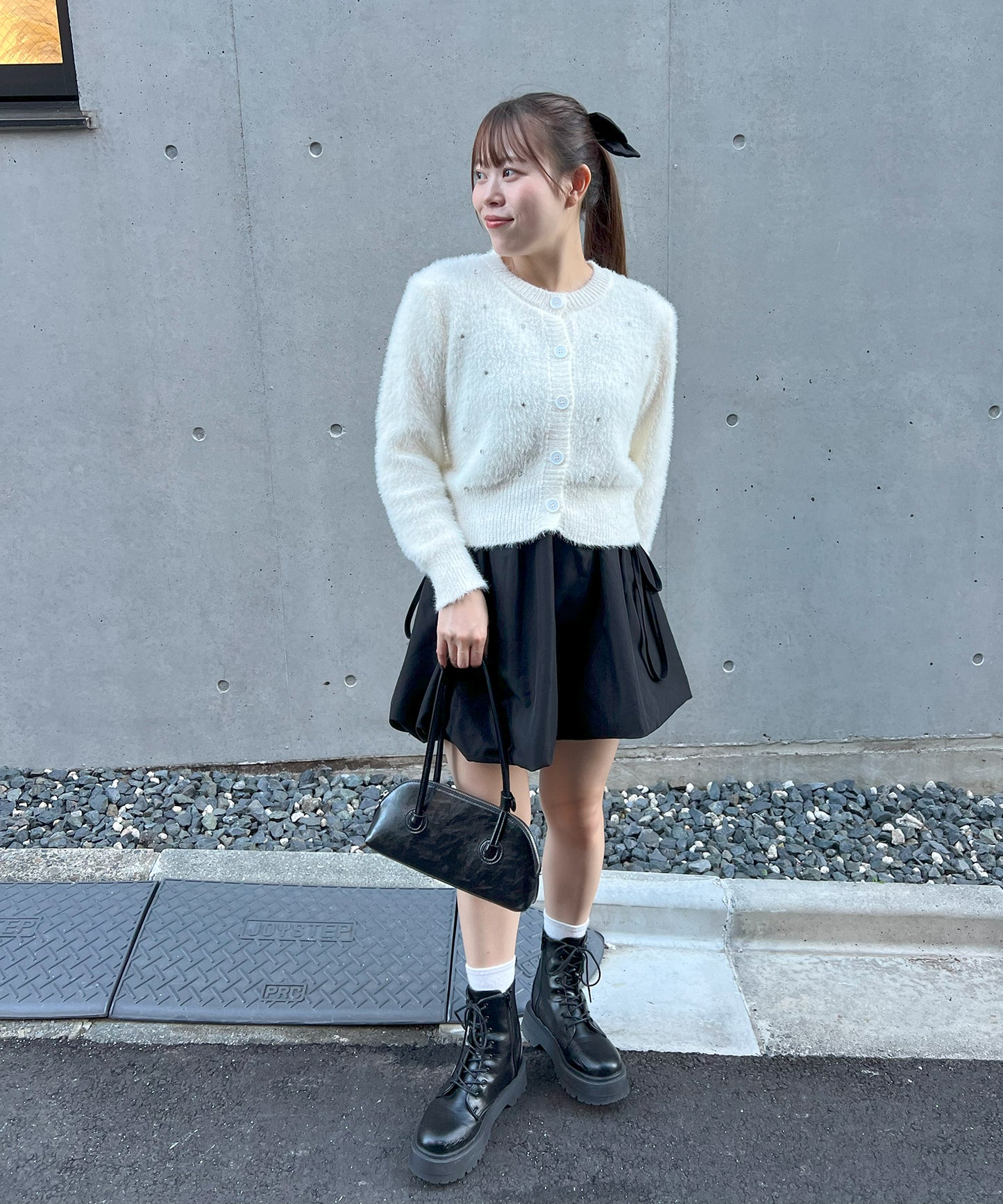 ビジュー付きシャギーニットカーデ