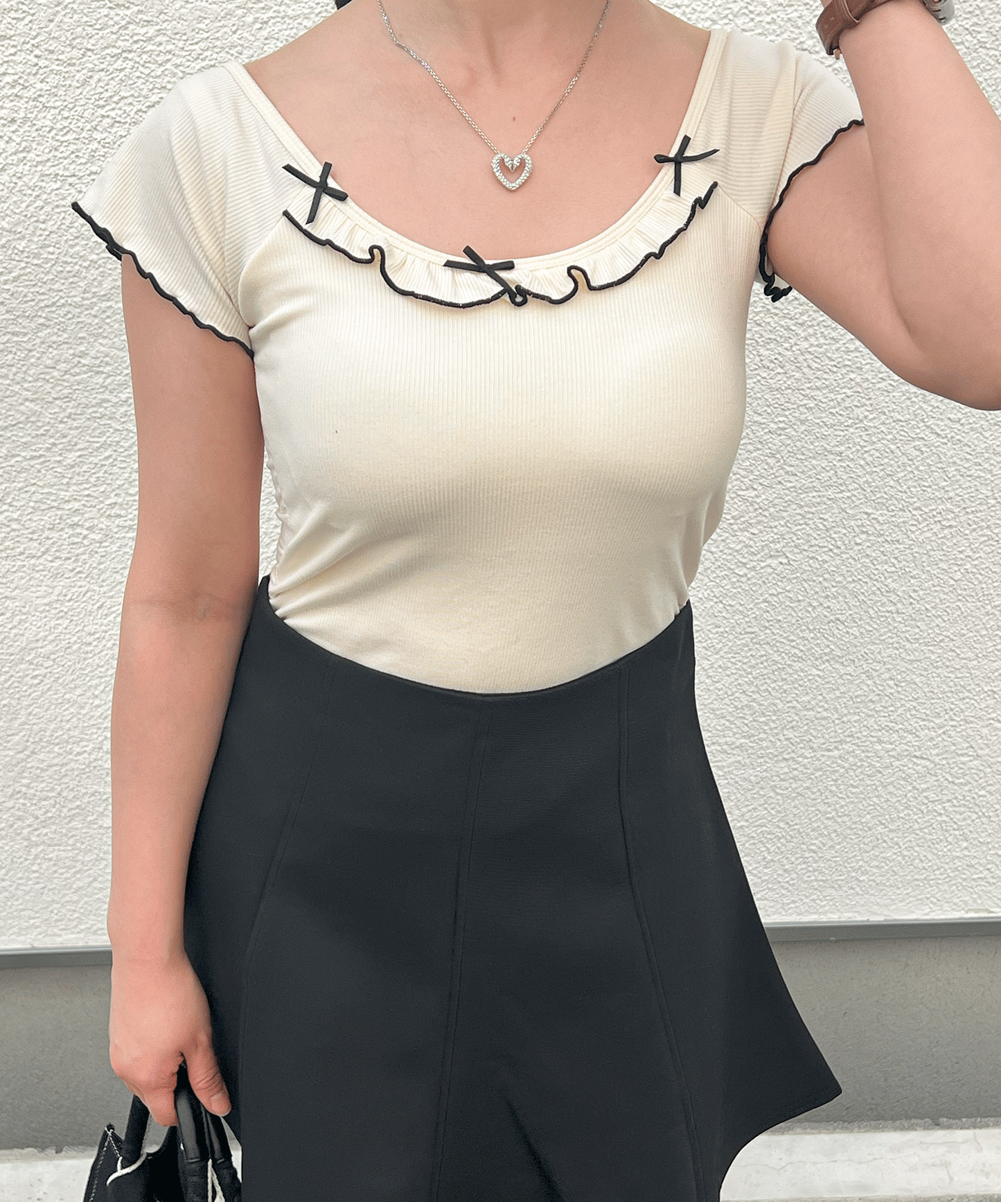 【Official限定】カップ付きリボン半袖リブT