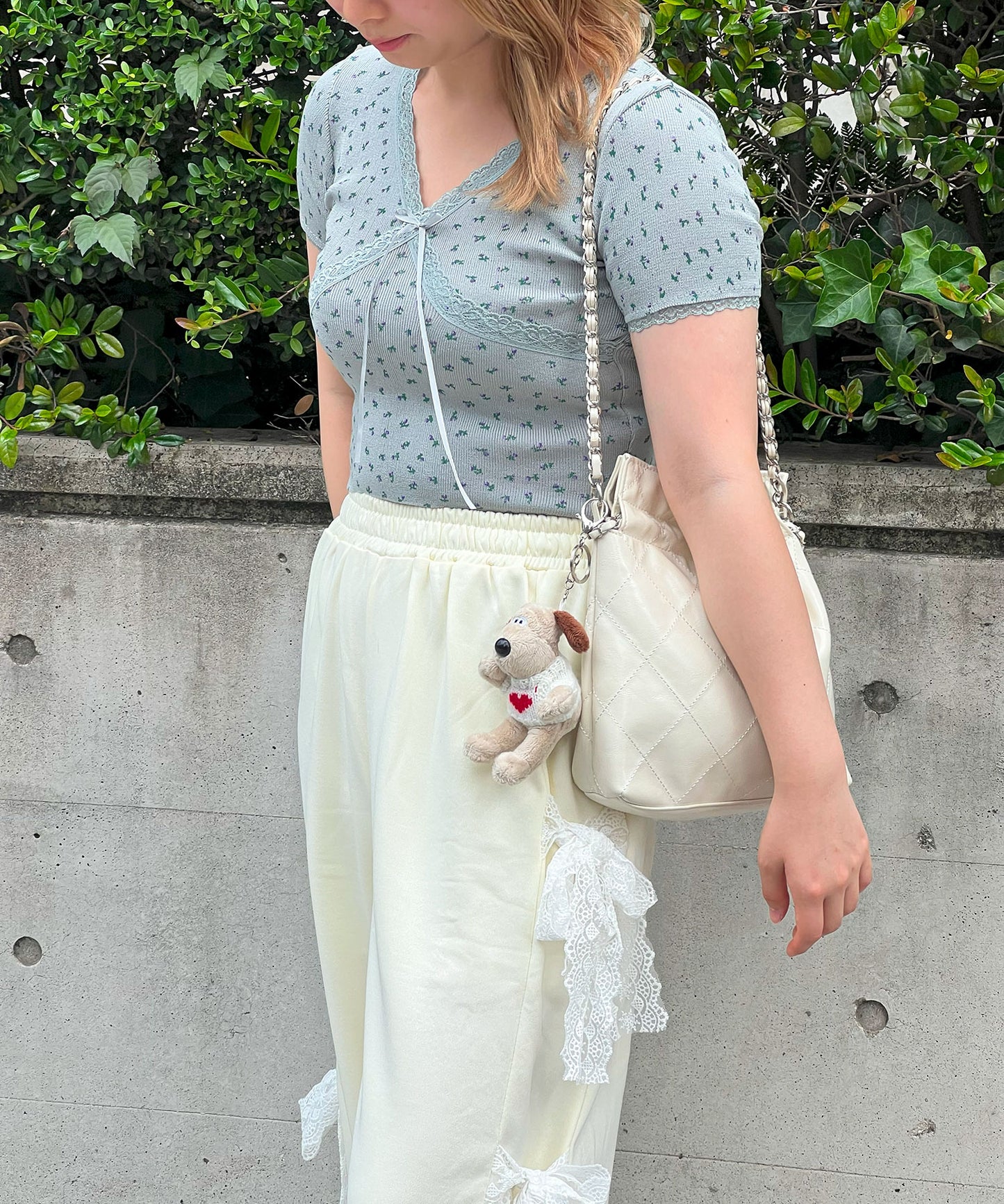 【Official限定販売】Vネック小花柄半袖ニット