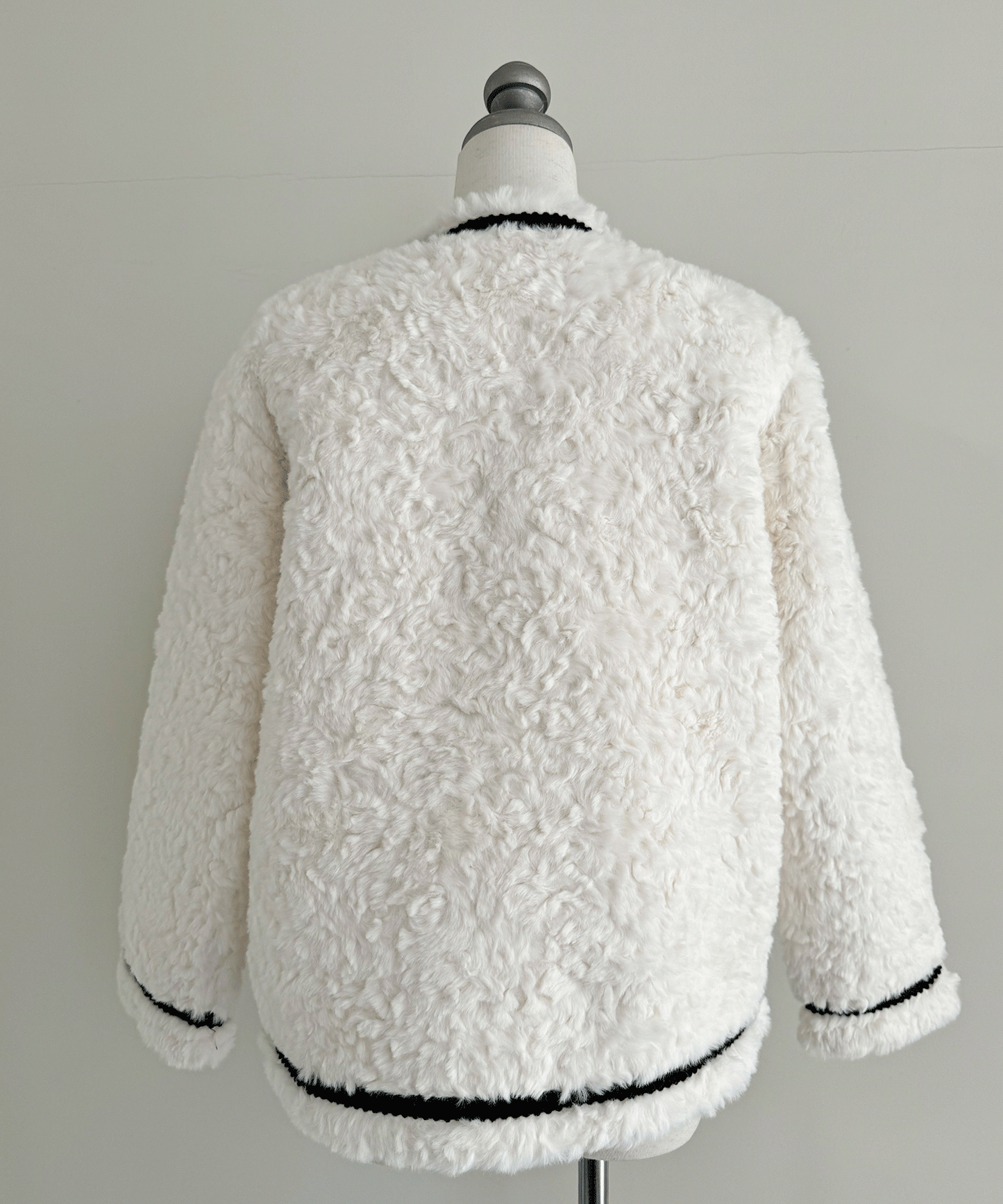 リボン付きガーリーファージャケット