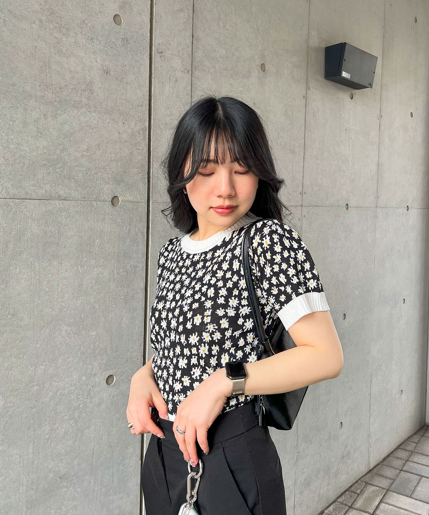 デイジー柄ニット