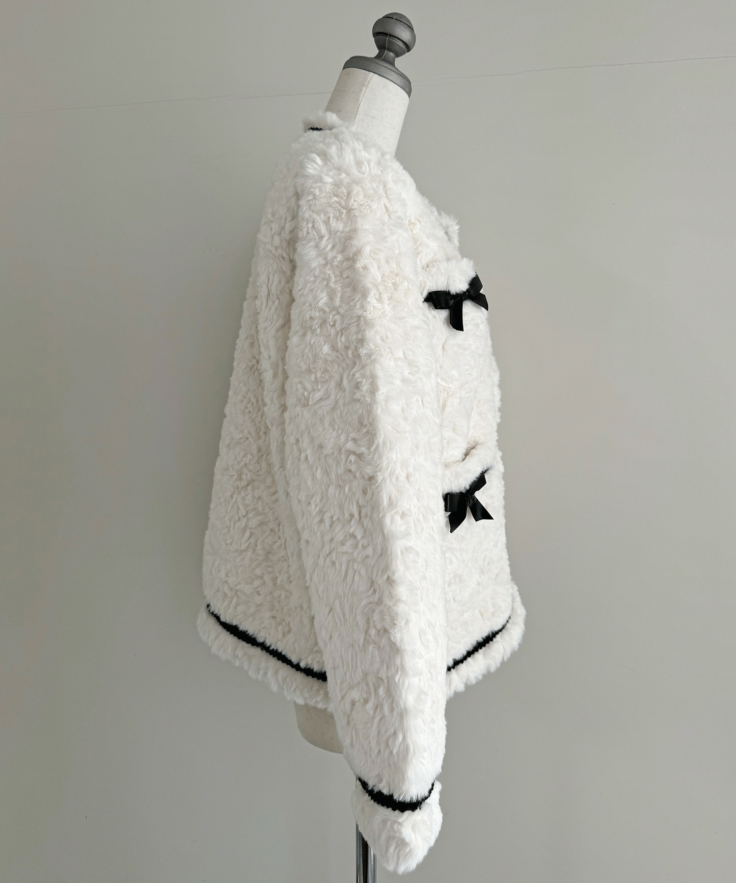 リボン付きガーリーファージャケット