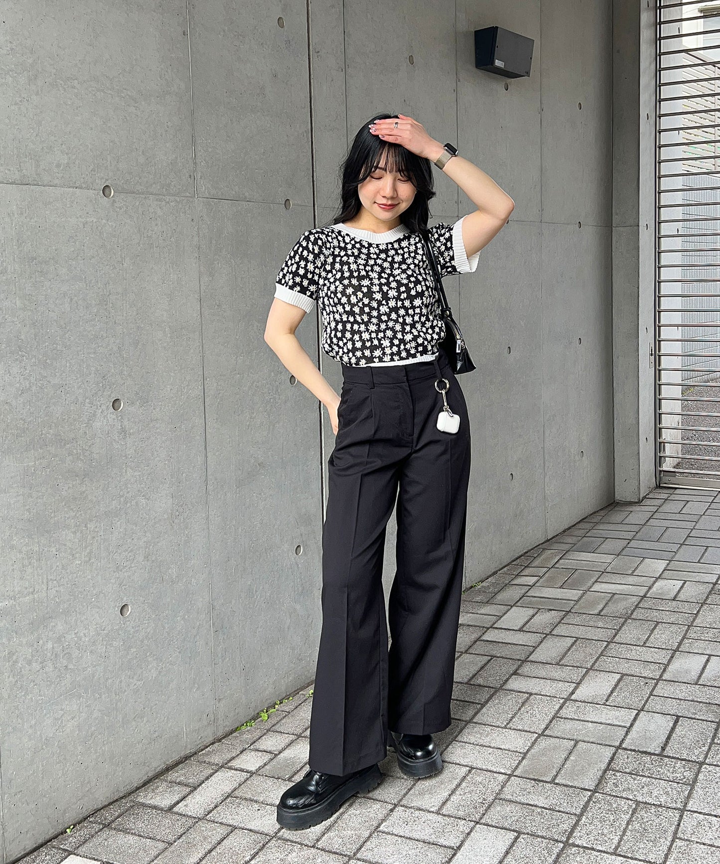 デイジー柄ニット