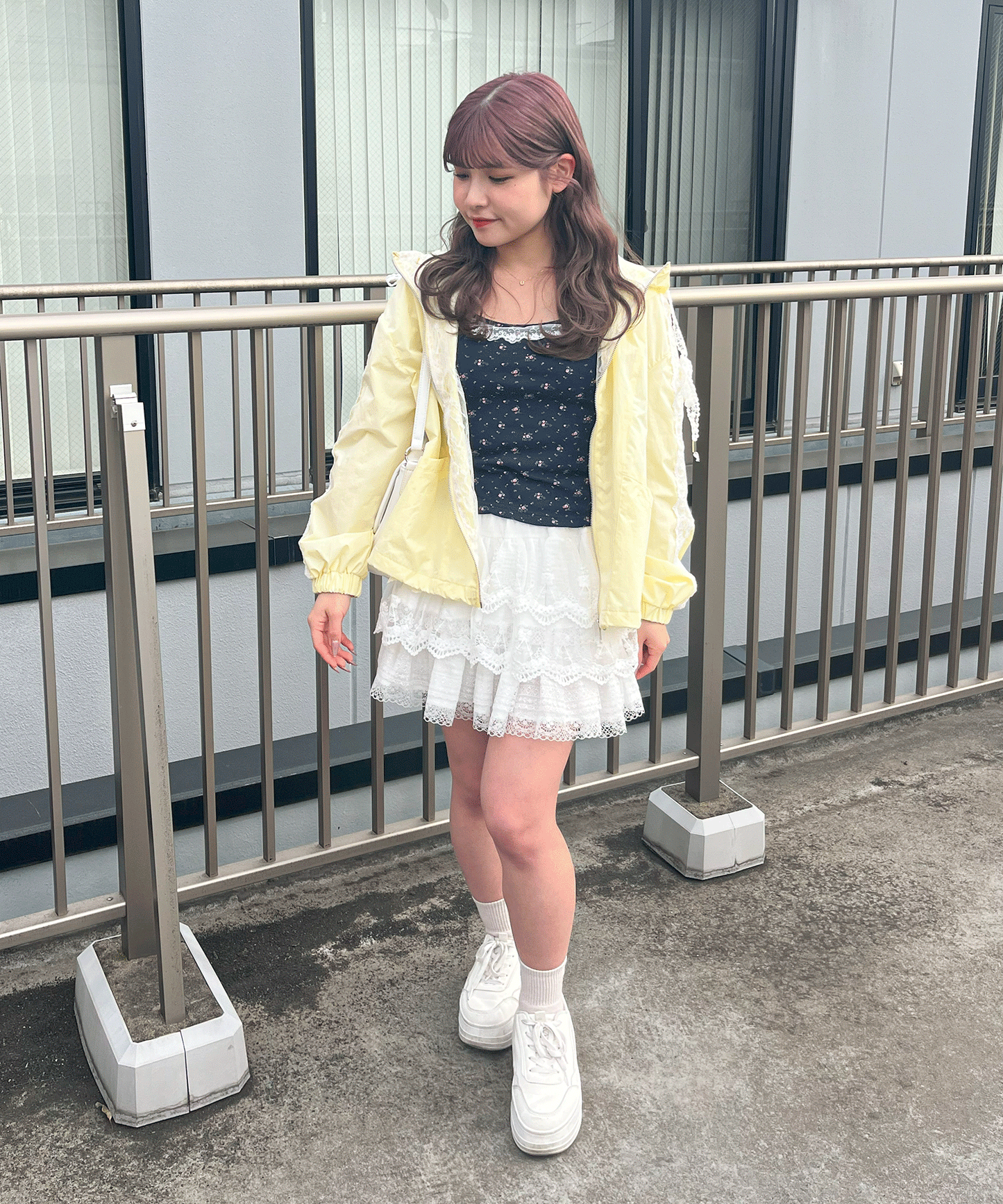 裾レース小花柄キャミソール
