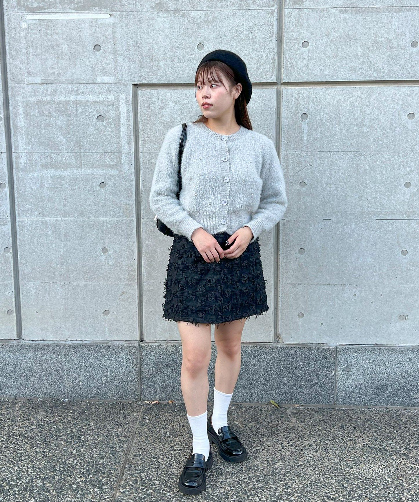 ビジュー付きシャギーニットカーデ