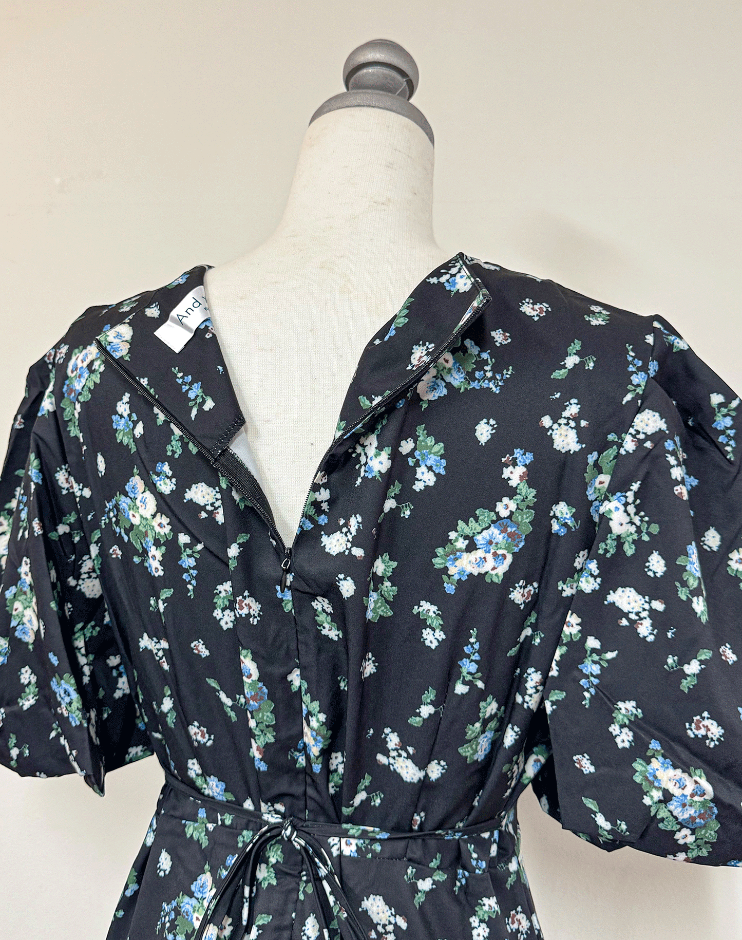 【Official限定価格】花柄ロングワンピース