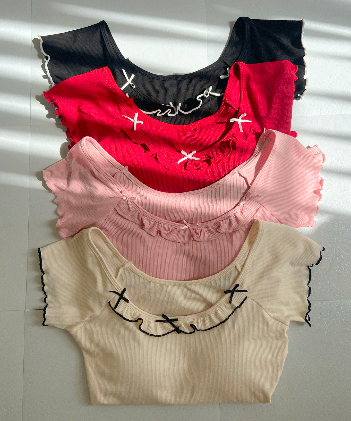 【Official限定】カップ付きリボン半袖リブT