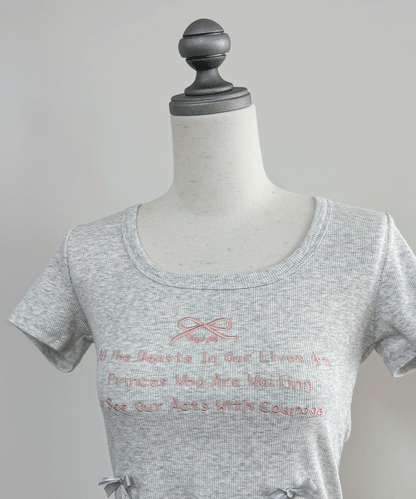 リボンレースアップクロップドTシャツ