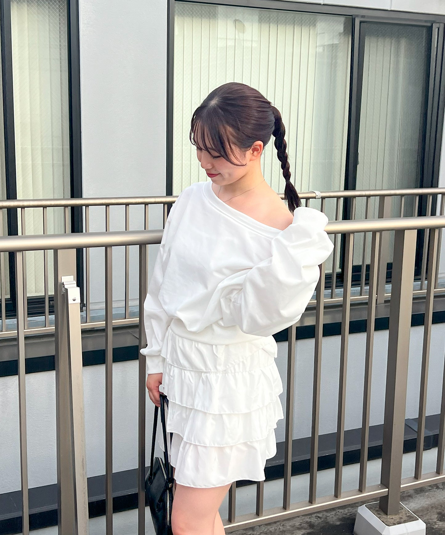ワンショルダークロップドトレーナー