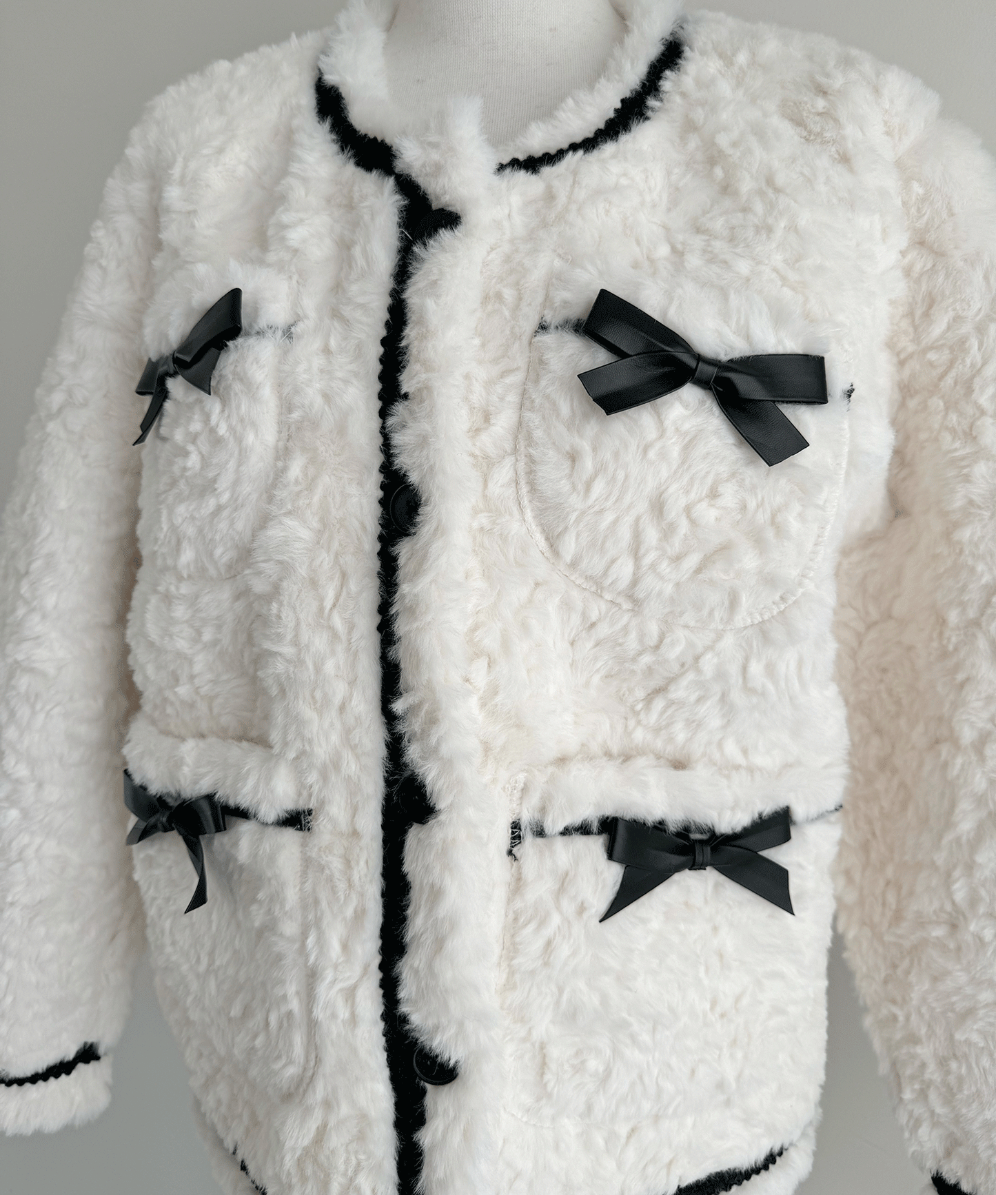 リボン付きガーリーファージャケット