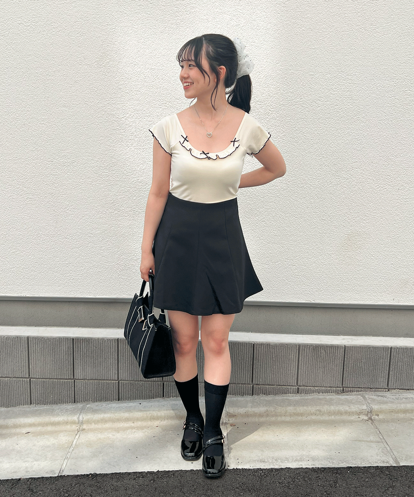 【Official限定】カップ付きリボン半袖リブT