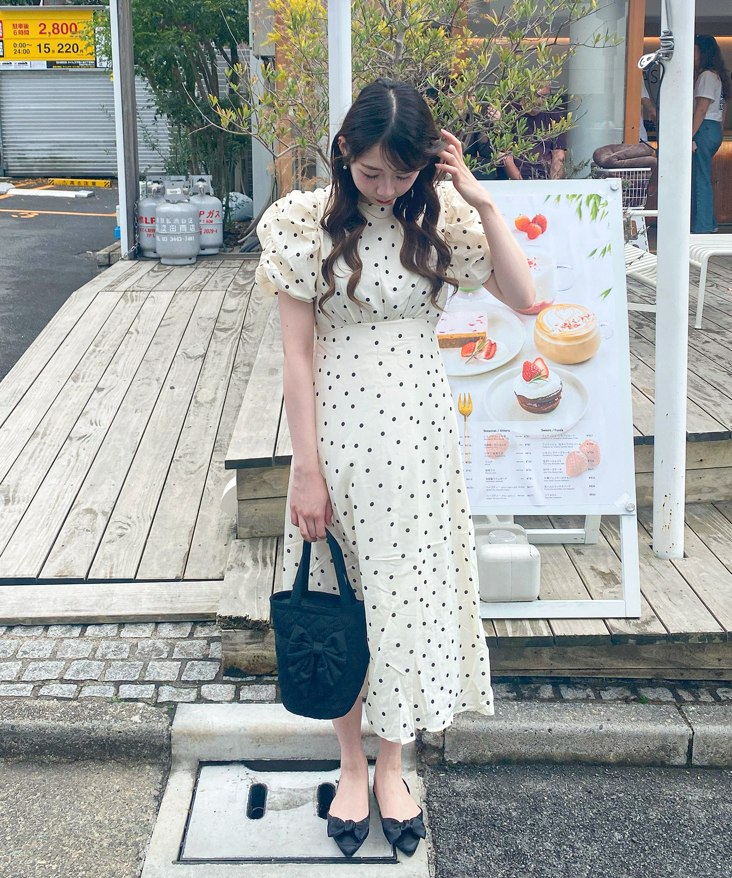 バックオープンドットワンピース