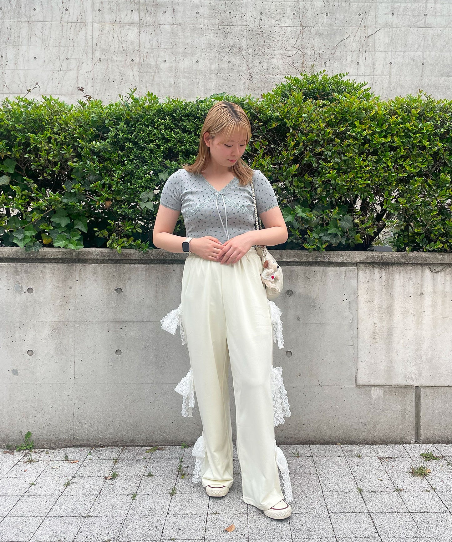 【Official限定販売】Vネック小花柄半袖ニット