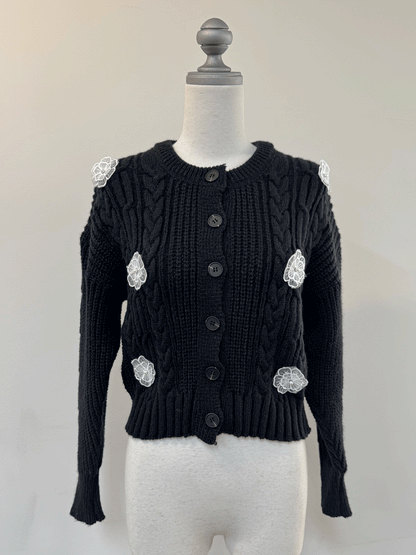 【Official限定価格】フラワーケーブルニット