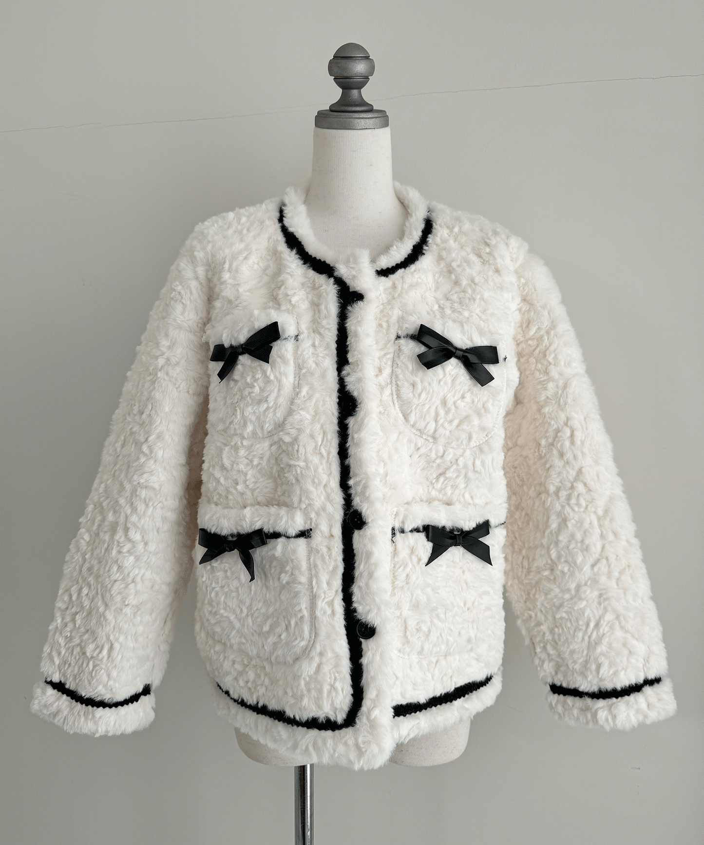 リボン付きガーリーファージャケット