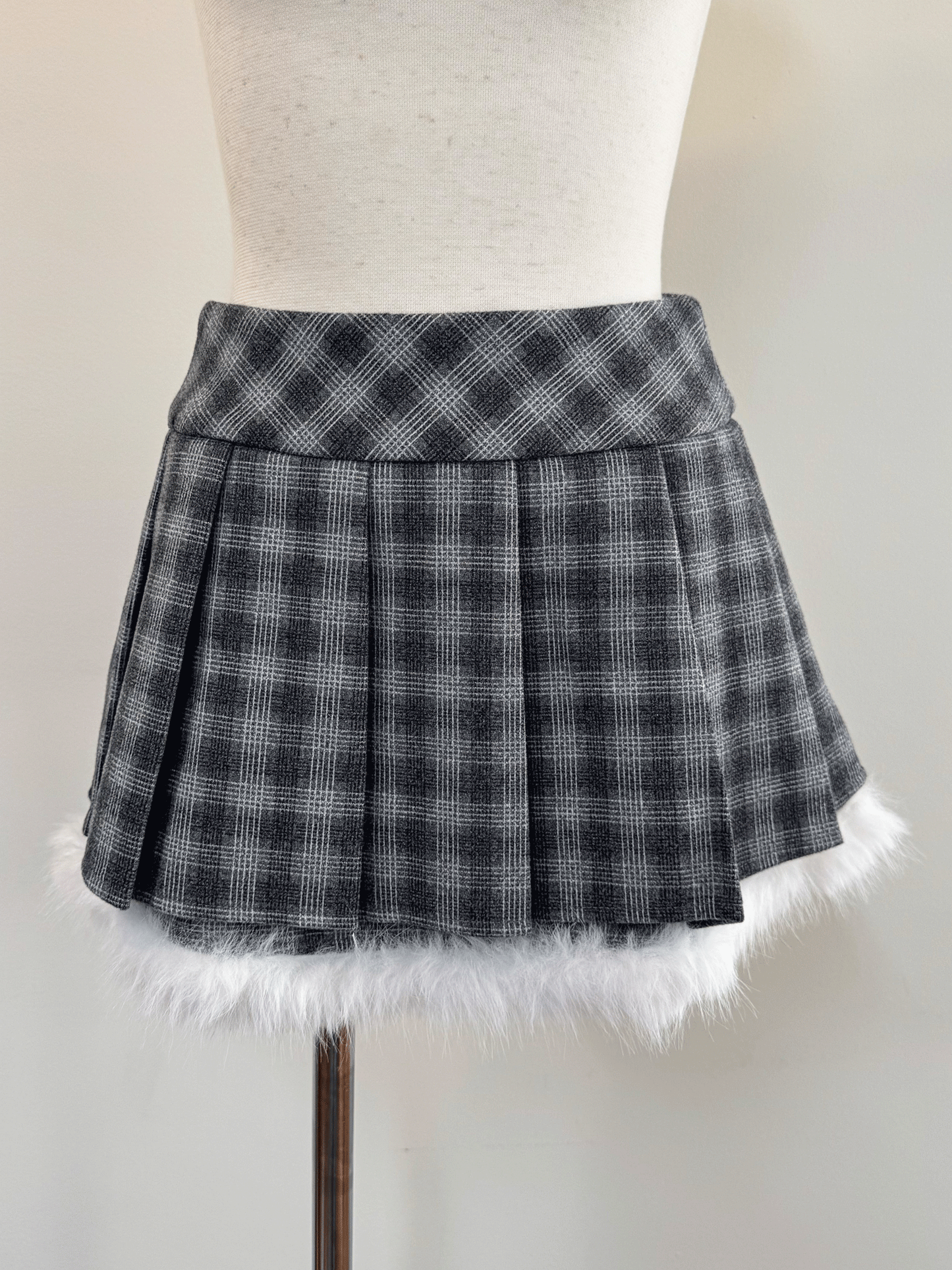 【Official限定価格】ファー付きチェックプリーツスカート