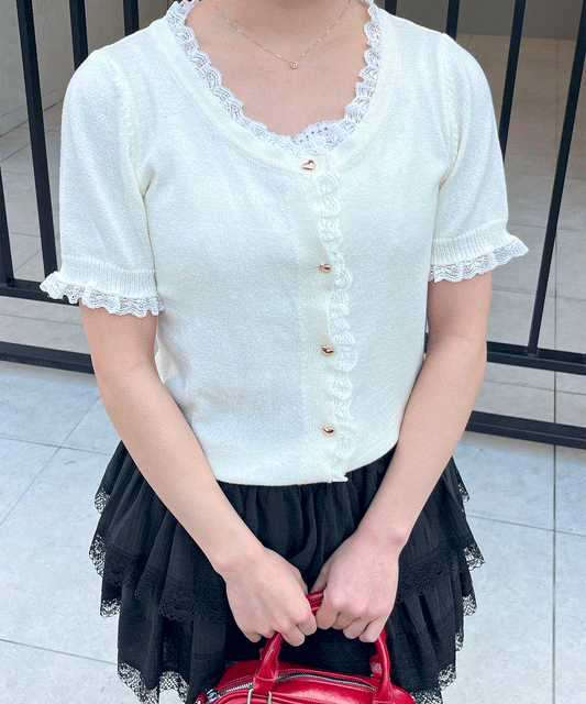【Official限定価格】フリル付きハートボタン半袖ニット