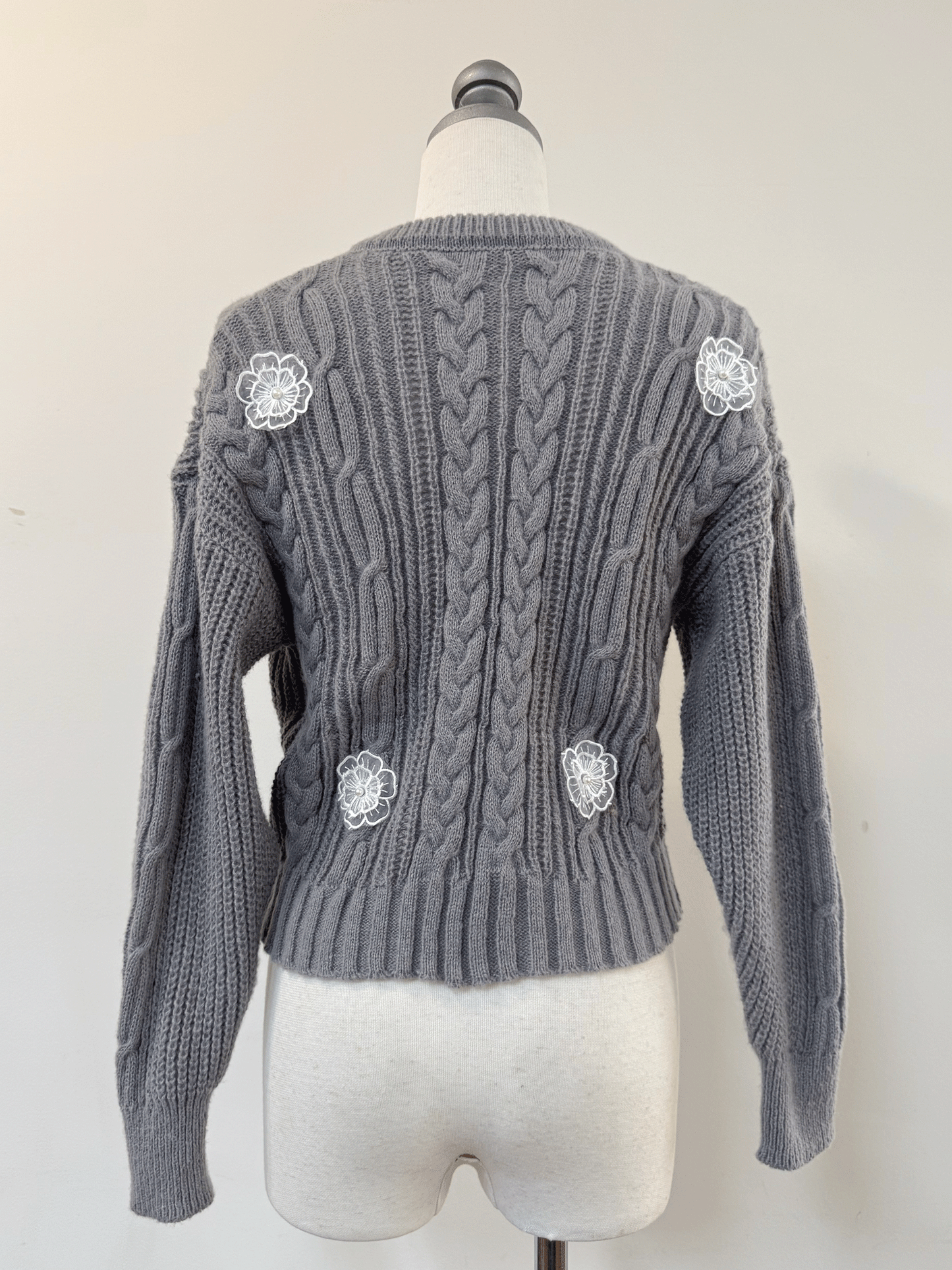 【Official限定価格】フラワーケーブルニット