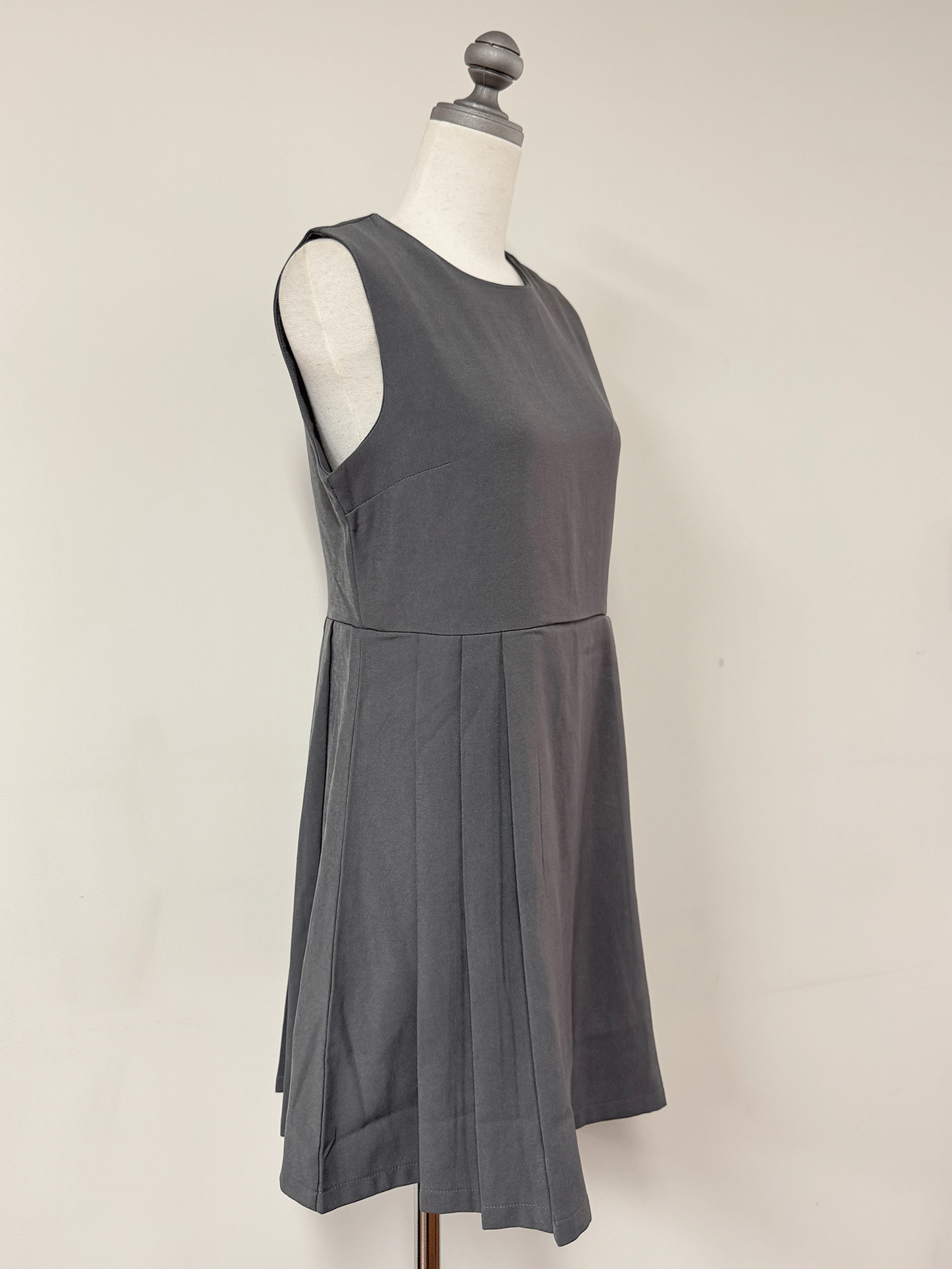 プリーツワンピース