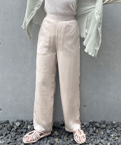 サテンストレートパンツ
