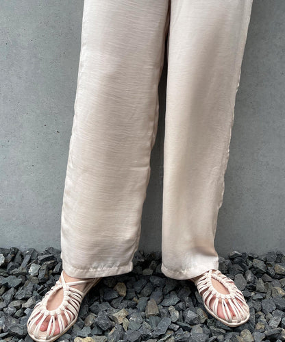 サテンストレートパンツ