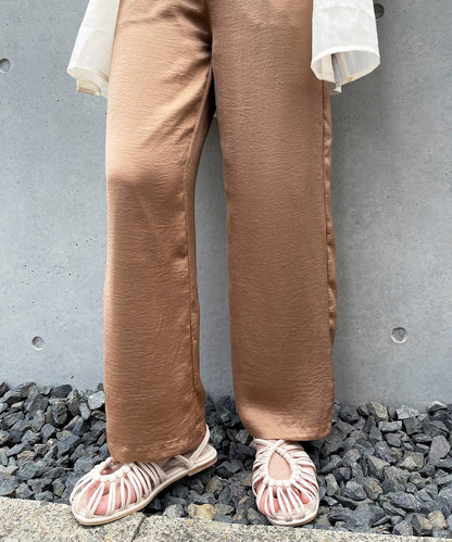 サテンストレートパンツ
