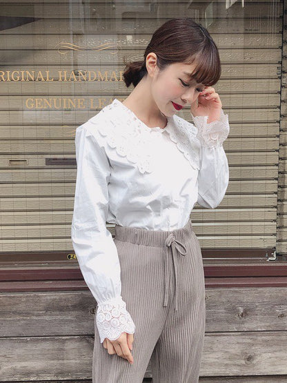 襟アンティーク風レースブラウス