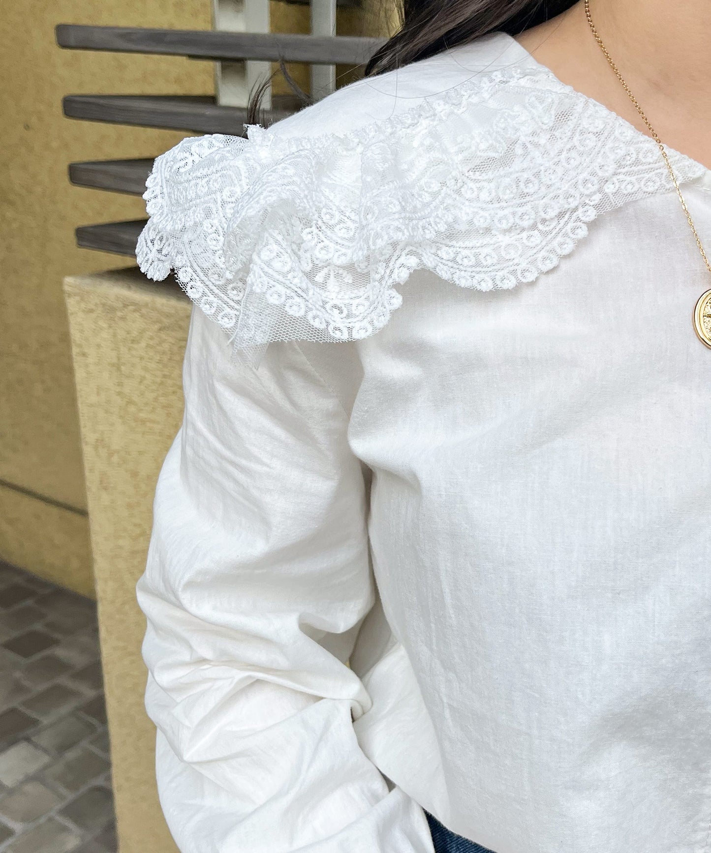 ラウンドカラーレースブラウス