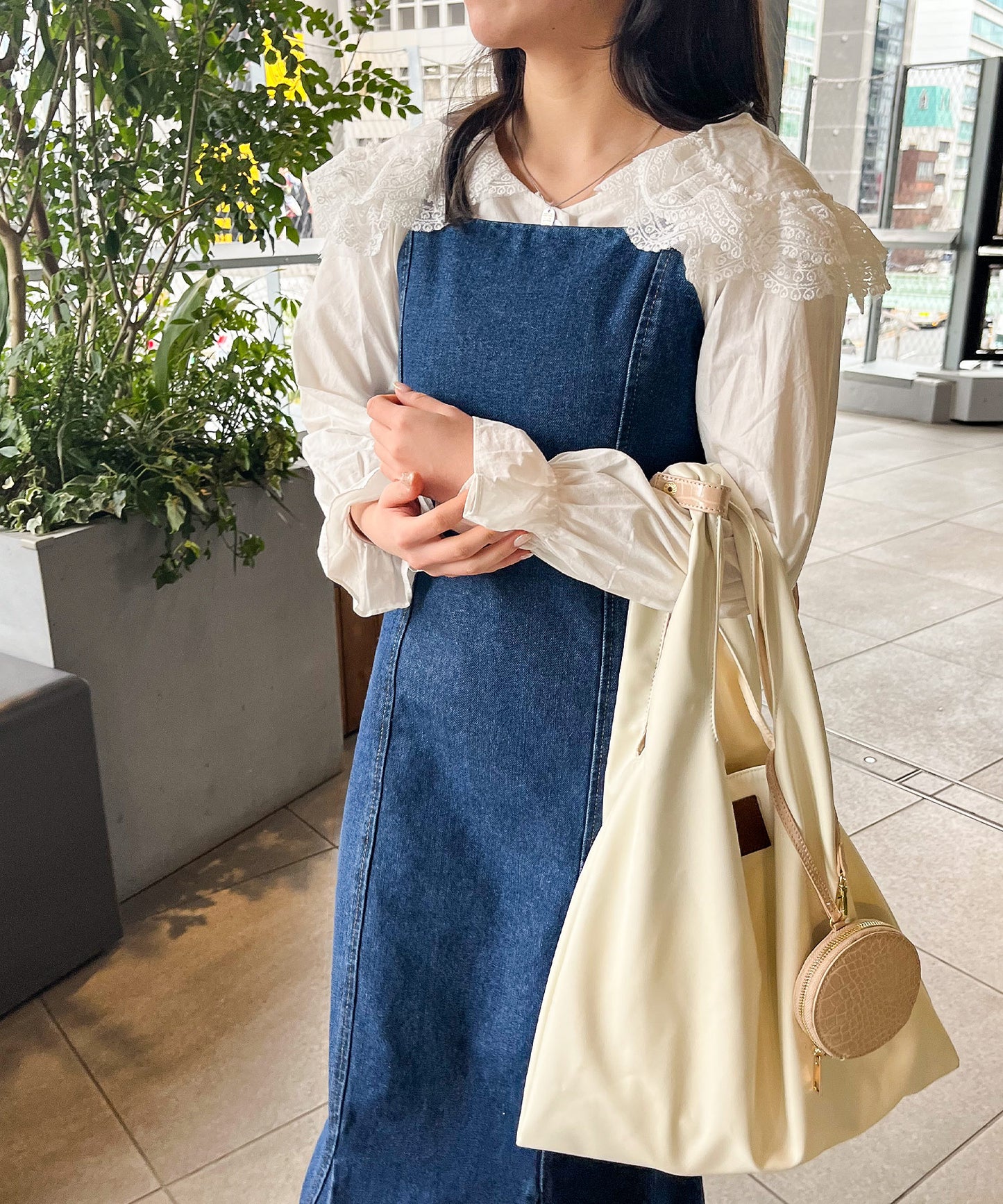 ラウンドカラーレースブラウス