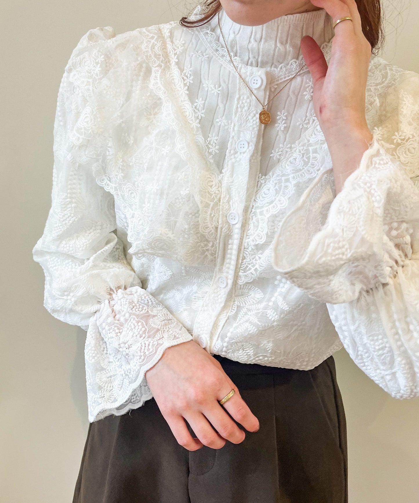 総レースシアーブラウス