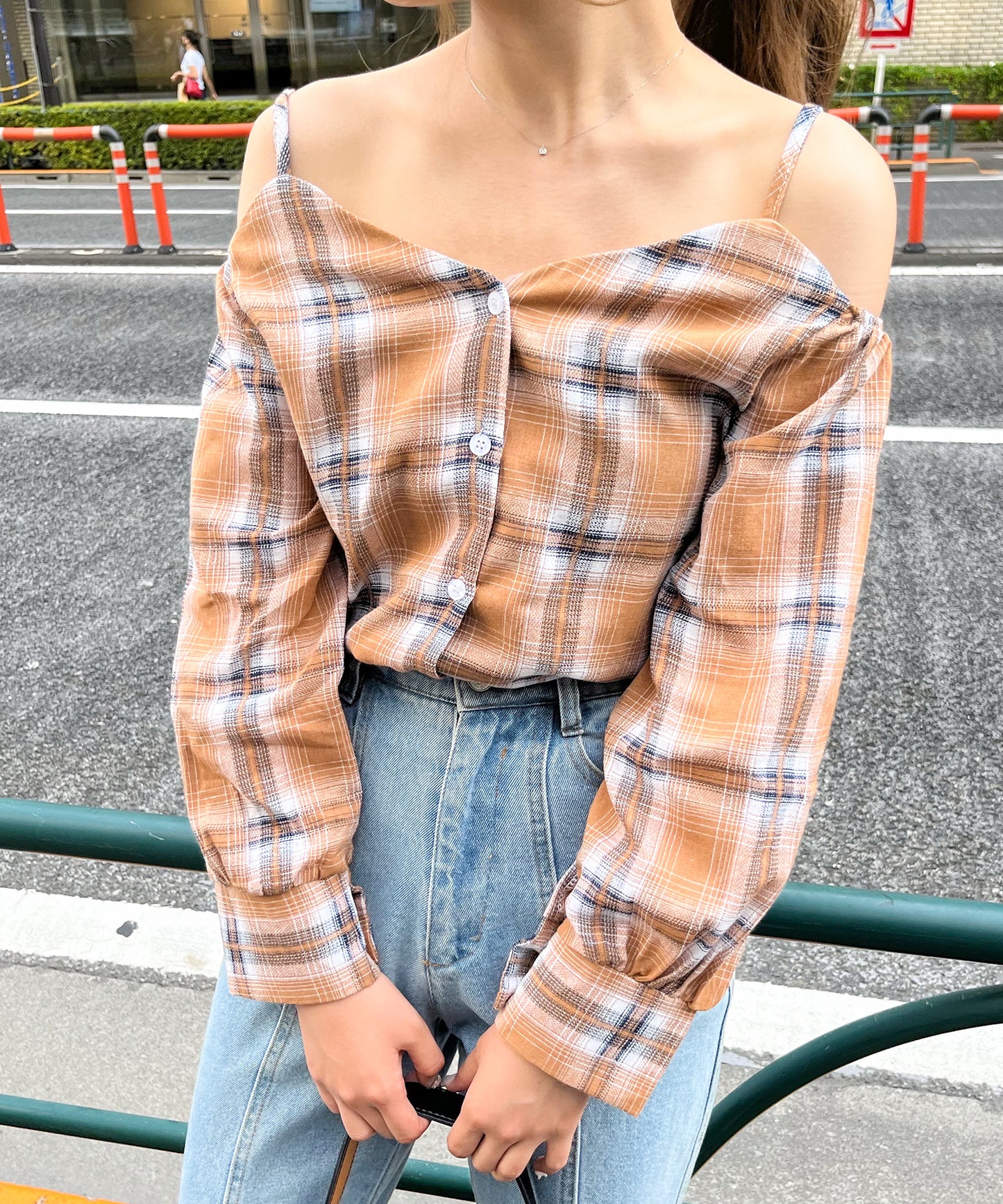 オープンショルダーチェックシャツ